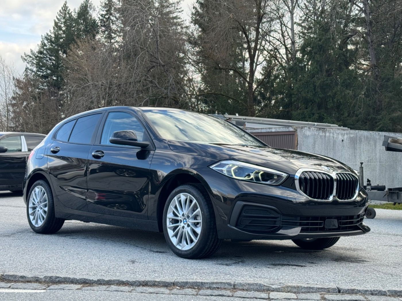 Fahrzeugabbildung BMW 118i Advantage DKG Premium + Comfort Paket