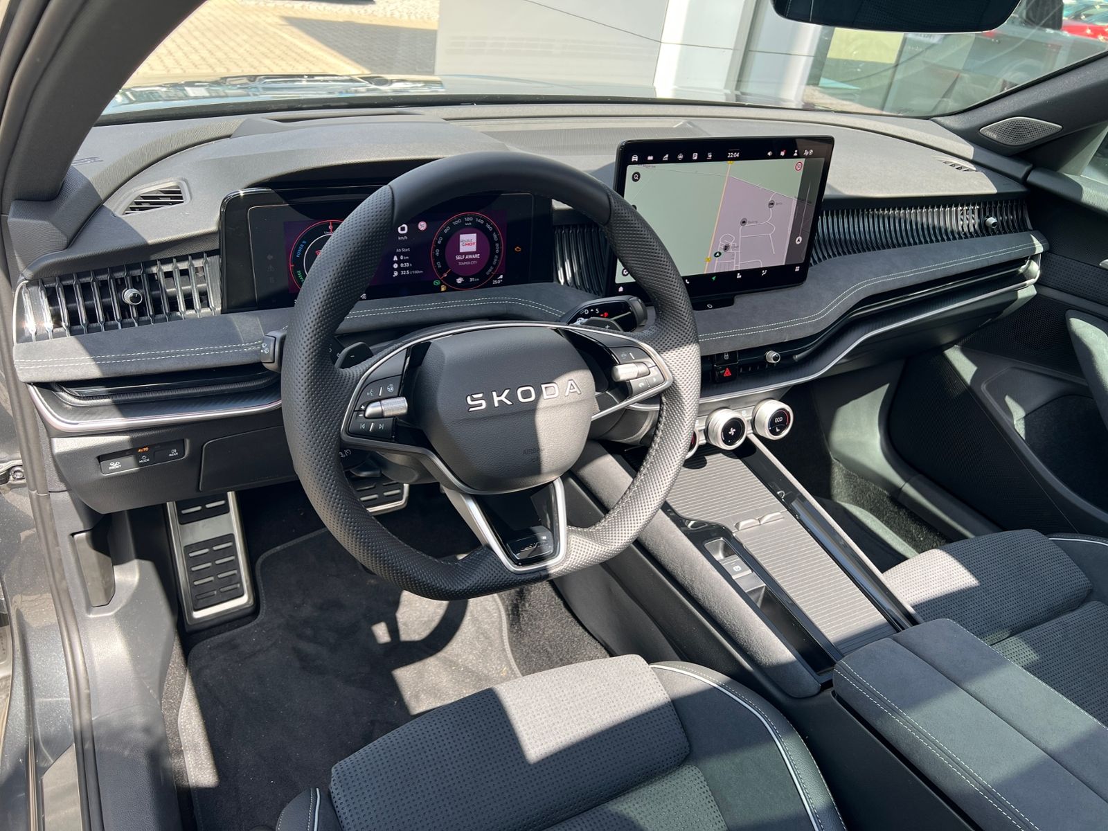 Fahrzeugabbildung SKODA Superb Combi  Sportline 1.5 TSI IV DSG *AHK,Navi