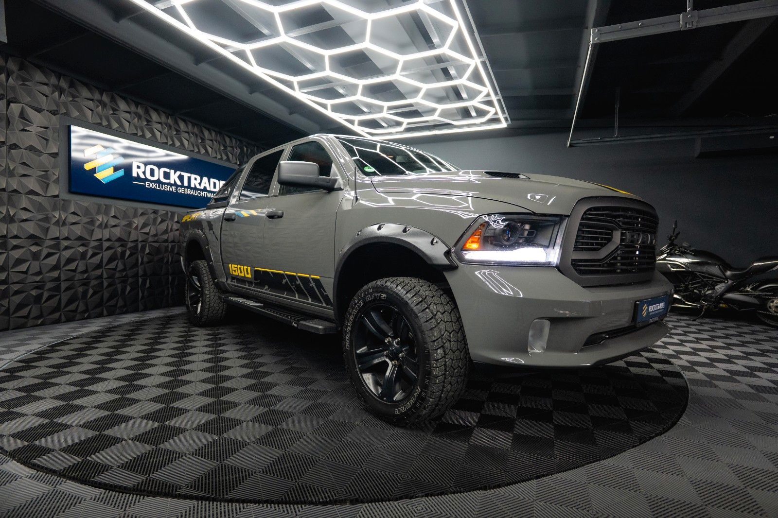 Fahrzeugabbildung Dodge RAM 5.7 V8 HEMI 4x4 OFFROAD Night-Paket *LED*AHK