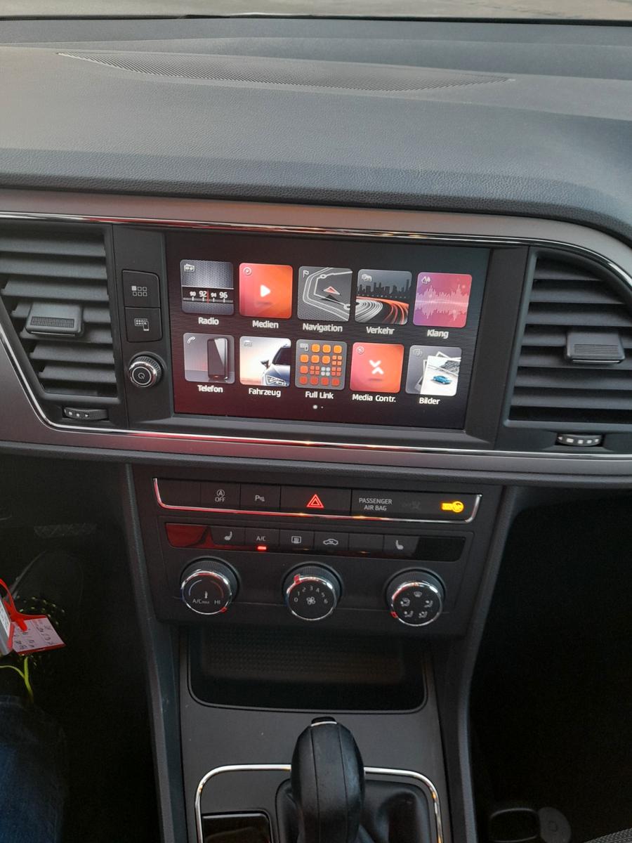 Seat Leon 1.6 TDI ST Style NAVI/SHZG/PDC/KLIMAANLAGE