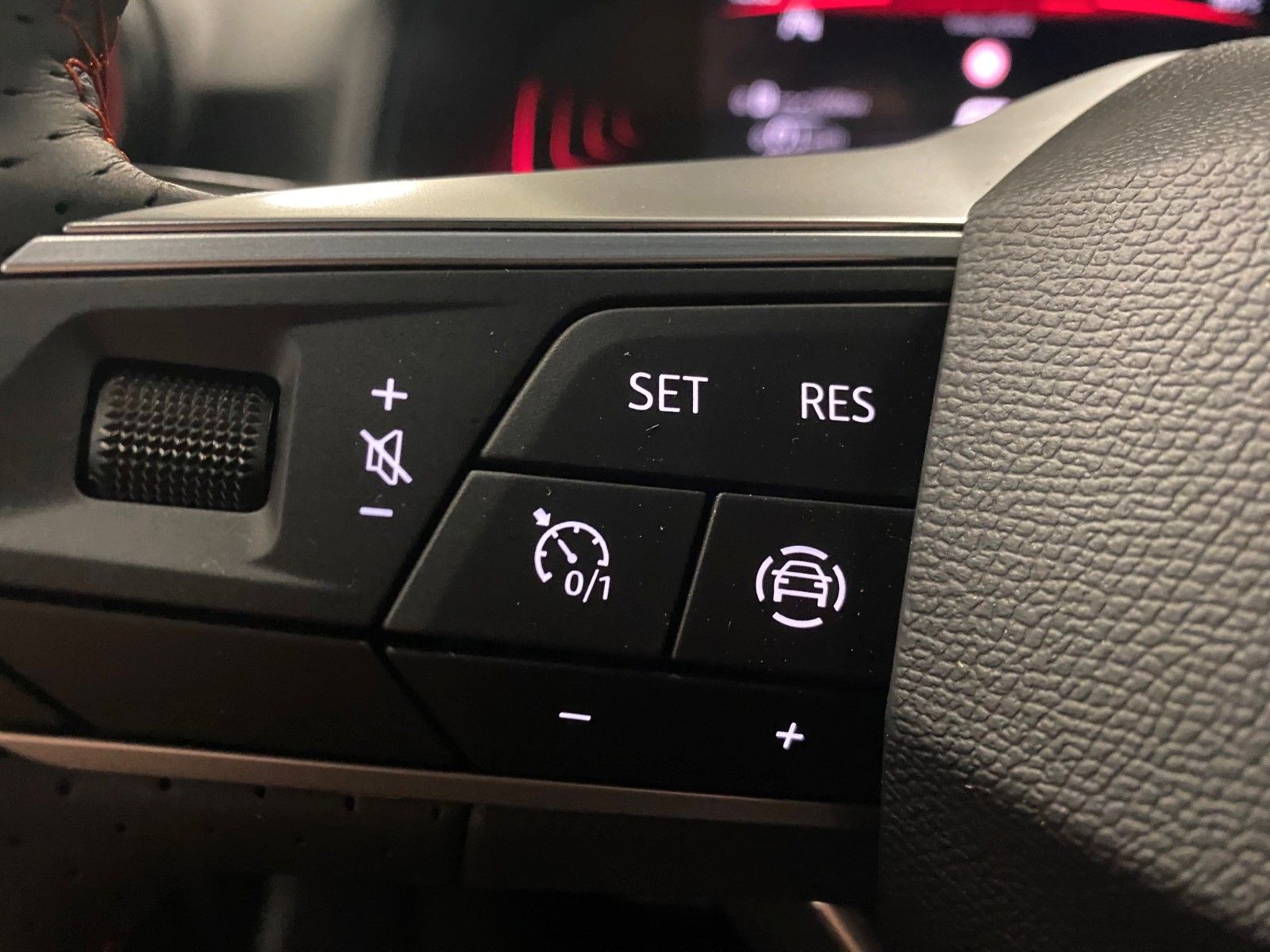 Fahrzeugabbildung SEAT Ibiza 1.0 TSI--FR--DSG+Garantie bis 2031+KAMERA+