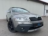 Skoda Octavia Combi 2.0 TDI Scout 4X4 *NAVI*WEBASTO* - Skoda Octavia aus 2008 mit Diesel-Antrieb