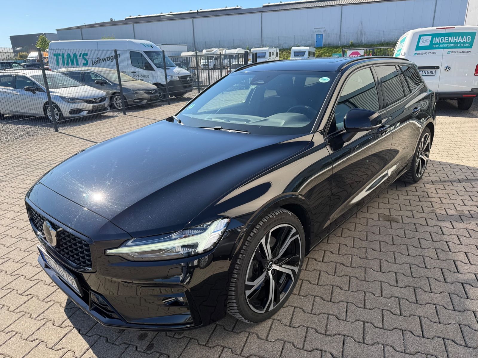 Fahrzeugabbildung Volvo V60 Kombi Plus Dark