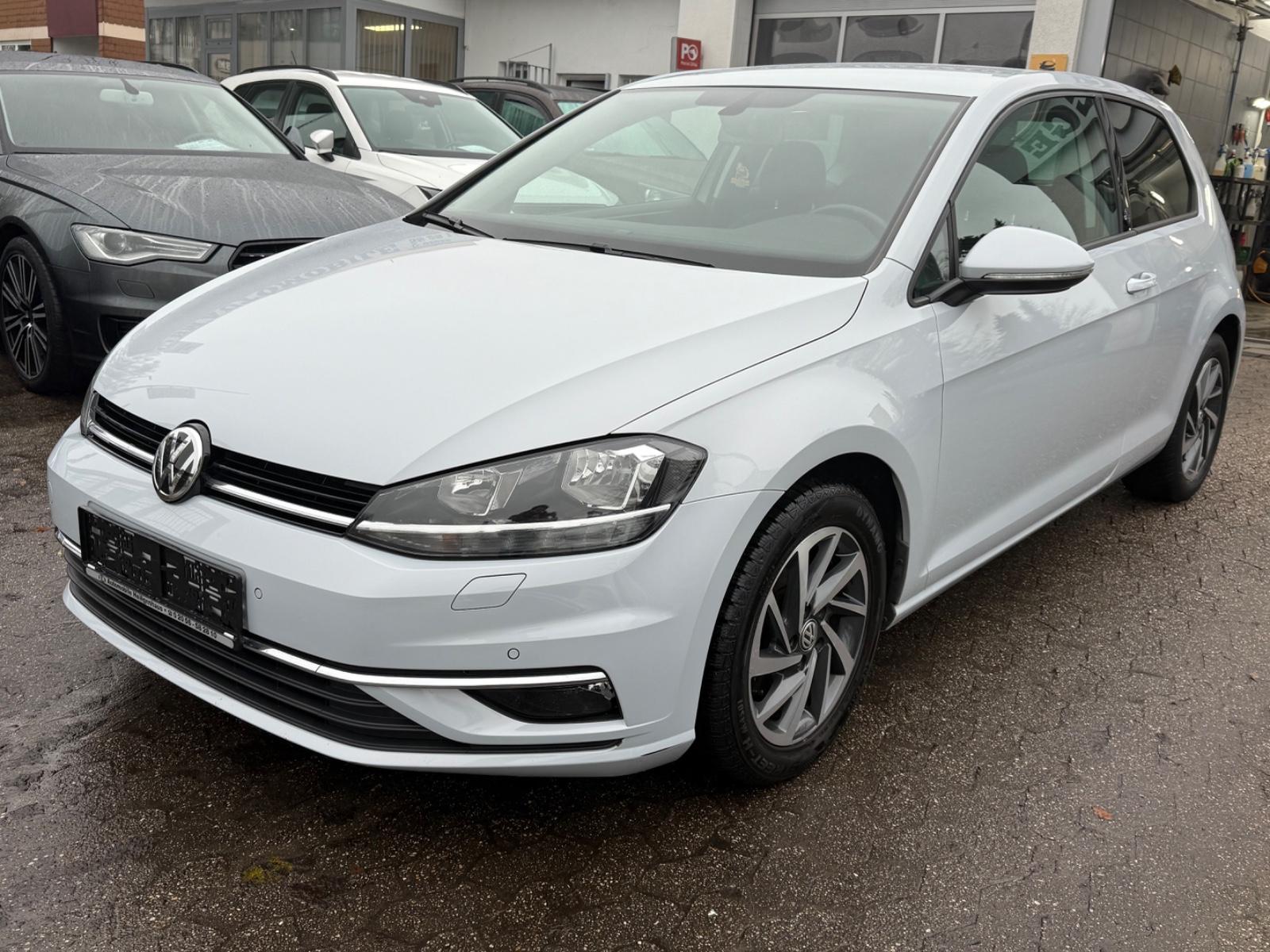 Volkswagen Golf VII Lim.*DSG*CarPlay*ACC*LED*PDC