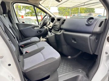 Opel Vivaro - 8