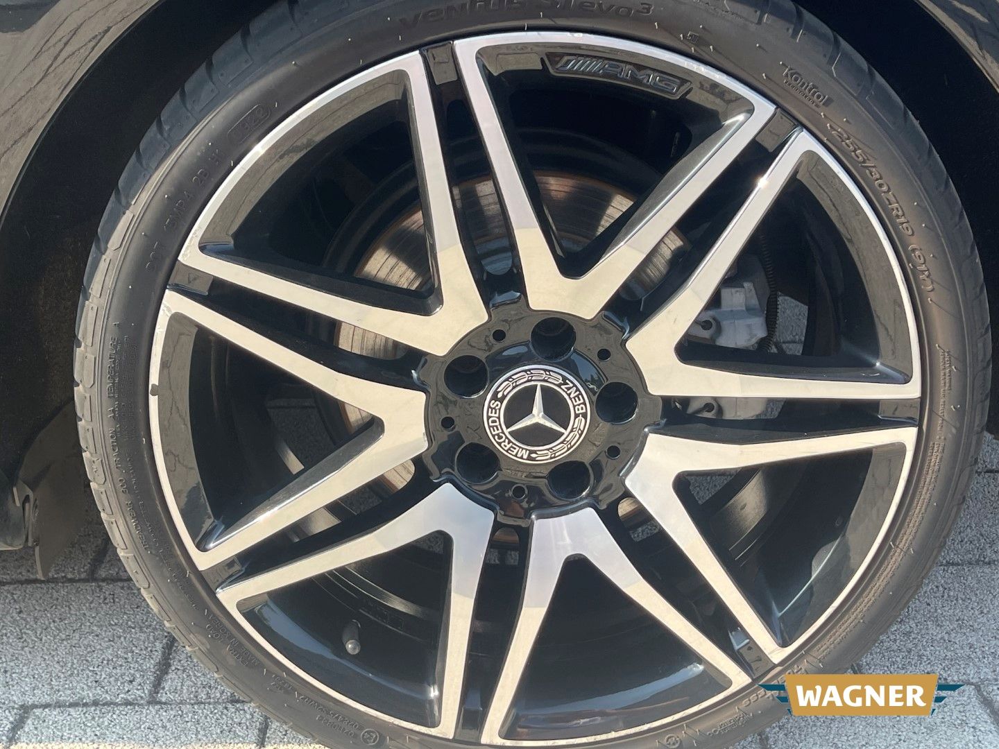 Fahrzeugabbildung Mercedes-Benz E 400 Cabrio AMG Paket Sportsitze