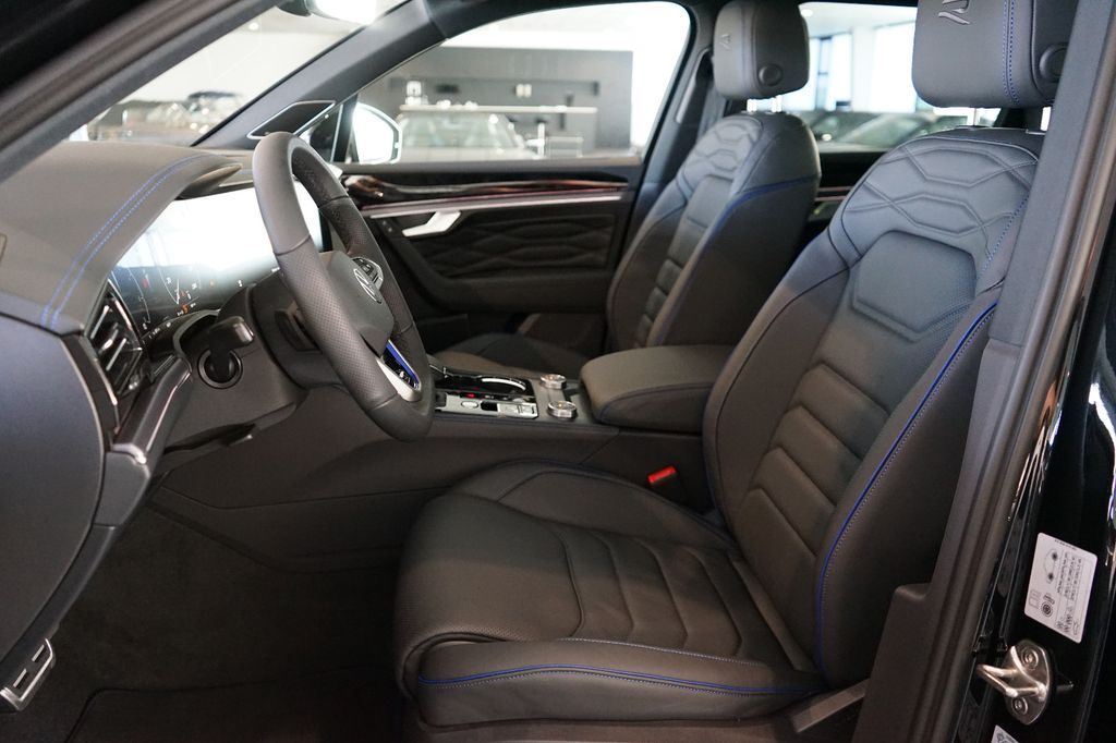 VW Touareg R eHybird | Pano | AHK | Dynaudio VW Touareg R eHybird | Pano | AHK | Dynaudio