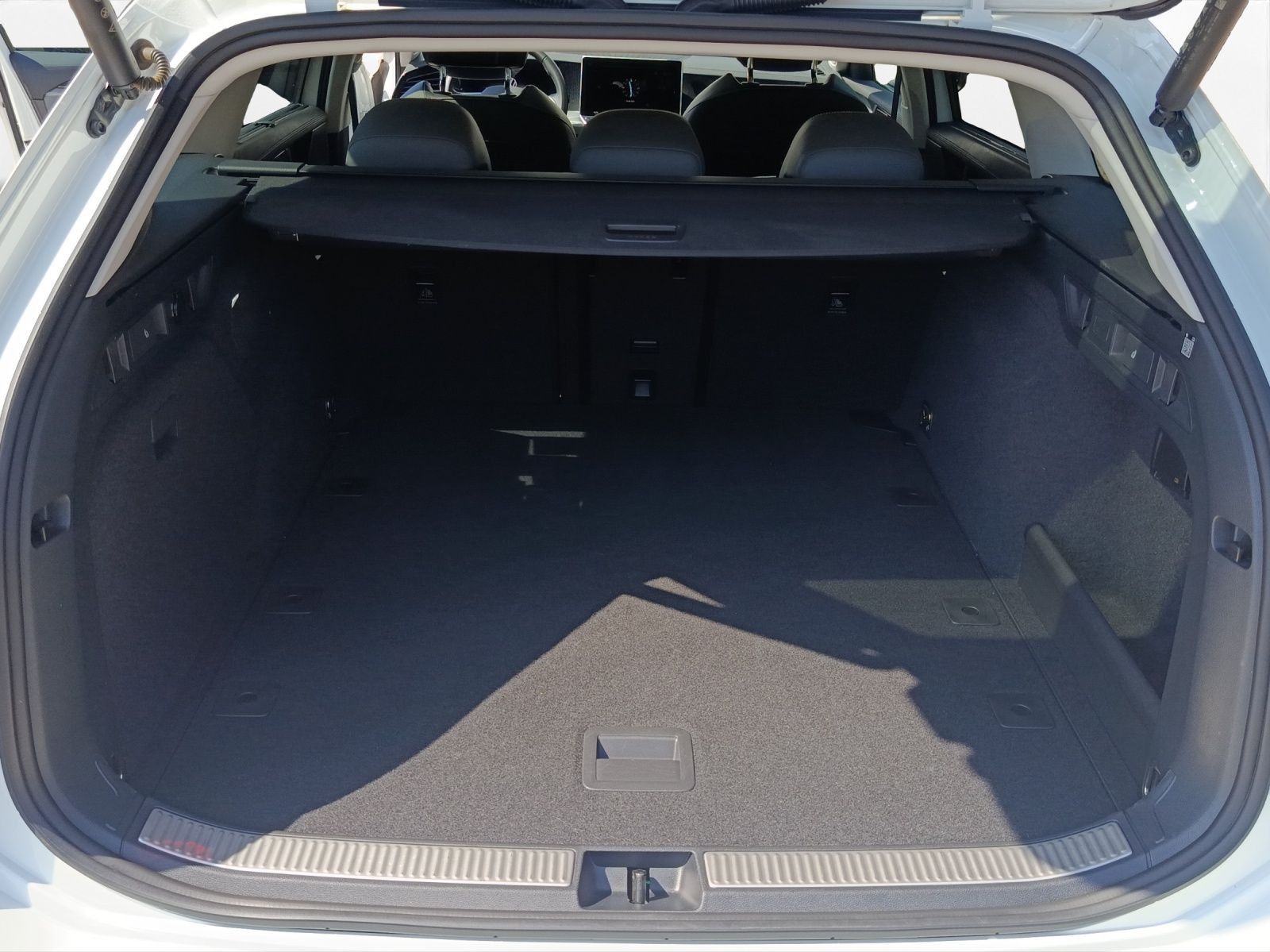 Volkswagen Passat Variant - Bild 23