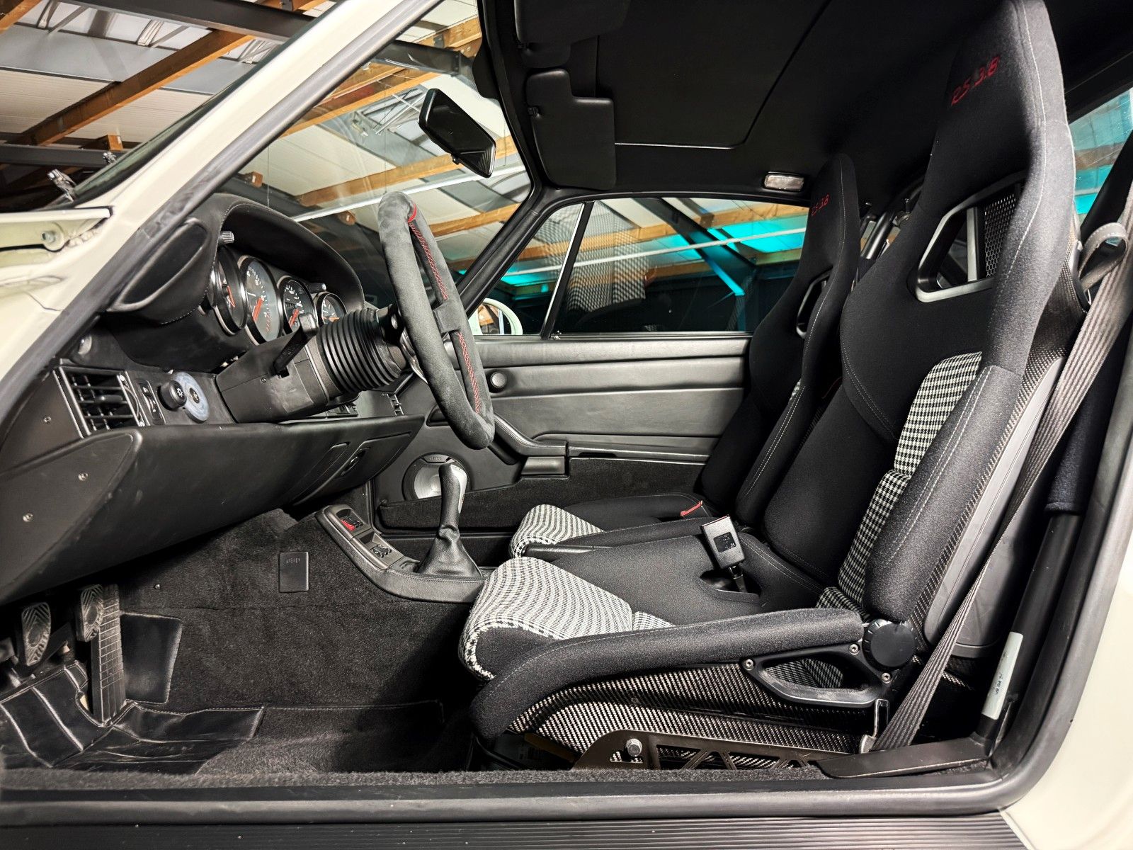 Fahrzeugabbildung Porsche 993 RS Nachbau 3,8L + 325 PS + Komplett umbau