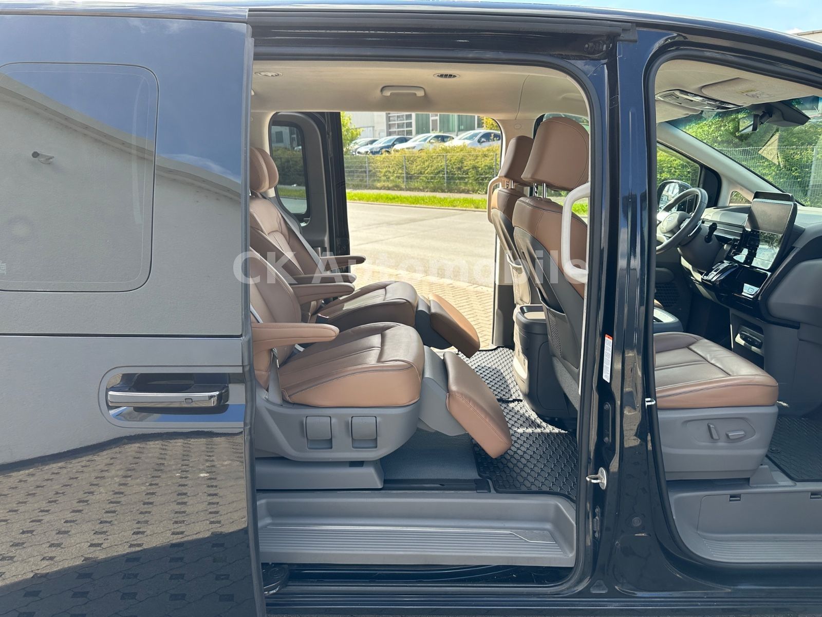 Fahrzeugabbildung Hyundai Staria Premium Signature 4WD/7Sitze/Navi/ACC/AHK