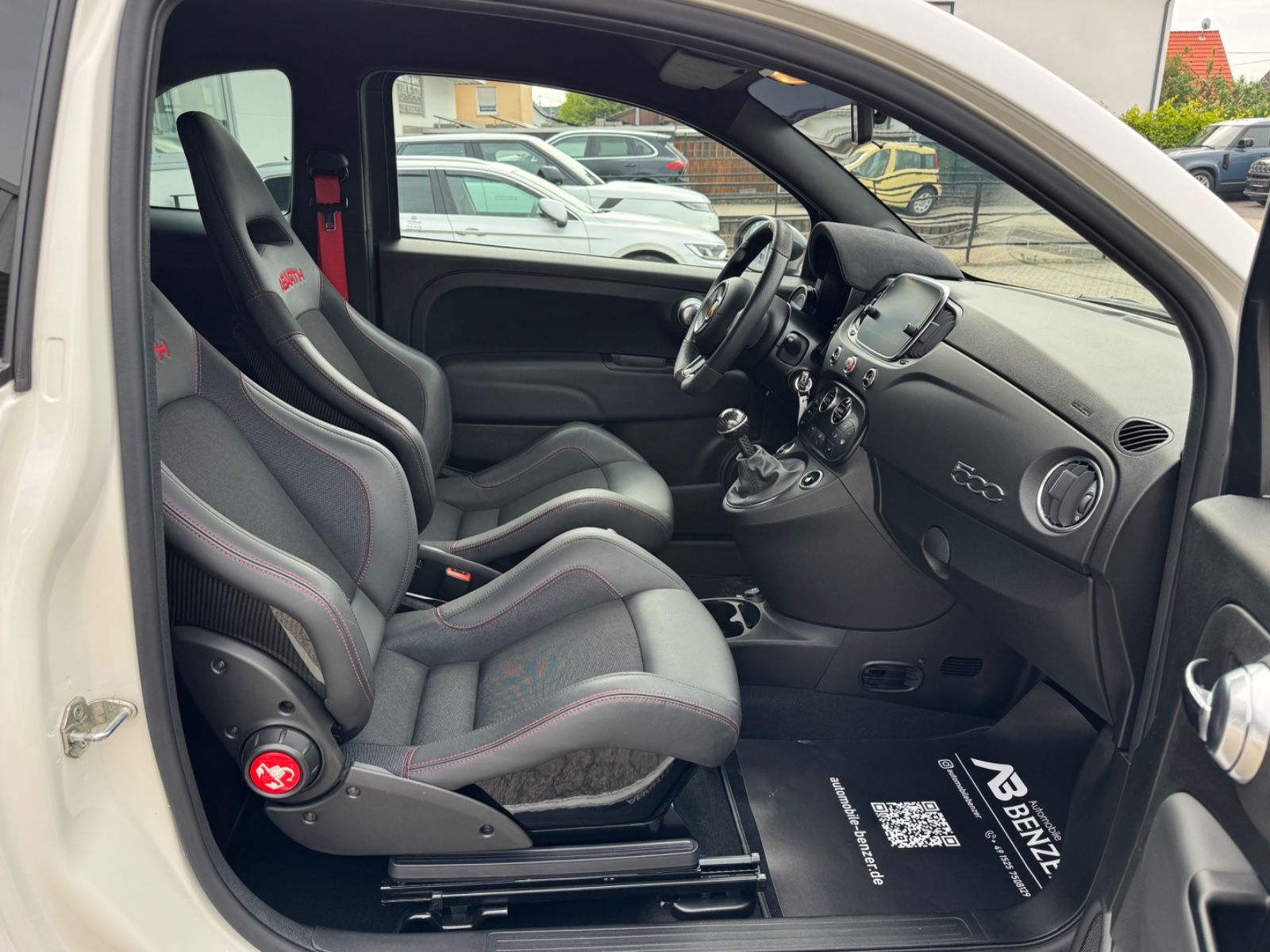 Fahrzeugabbildung Abarth 595 esseesse/CARBON/Akrapovic/MATT/Maxton-Design