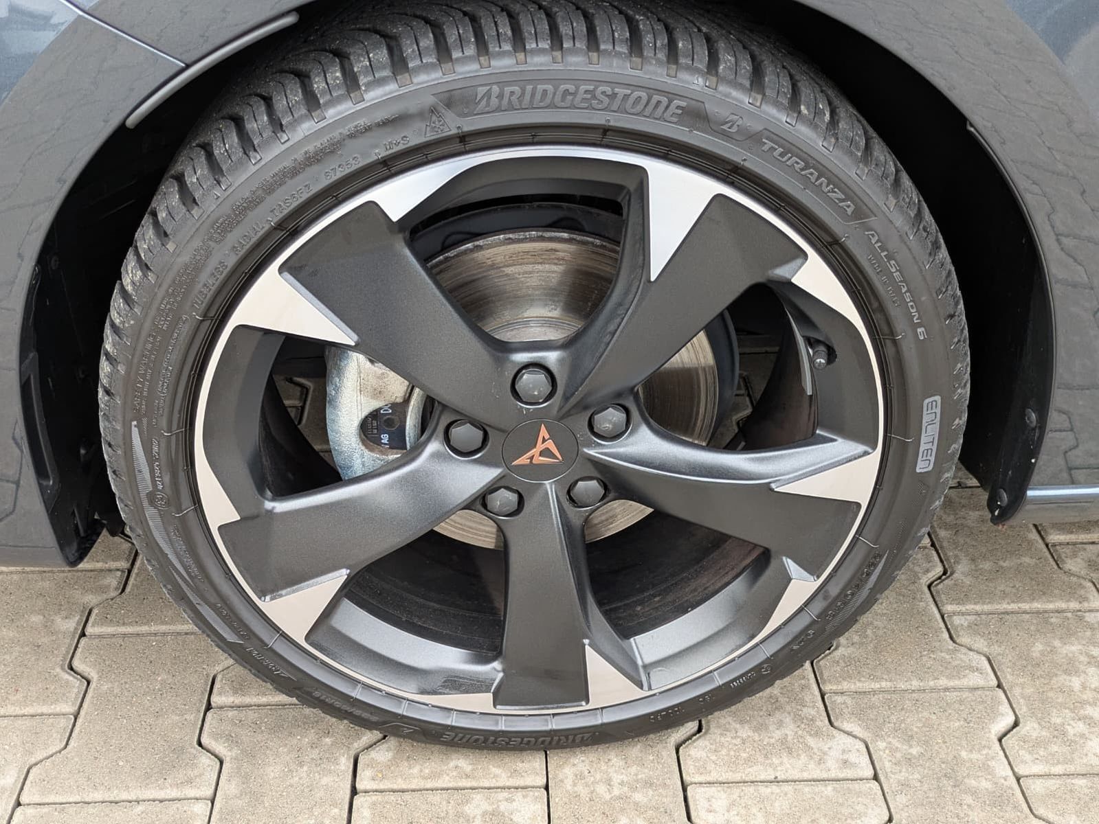 Fahrzeugabbildung CUPRA Leon 1.5 eTSI EDGE MATRIX*ACC*KAM*18"5JGARANTIE