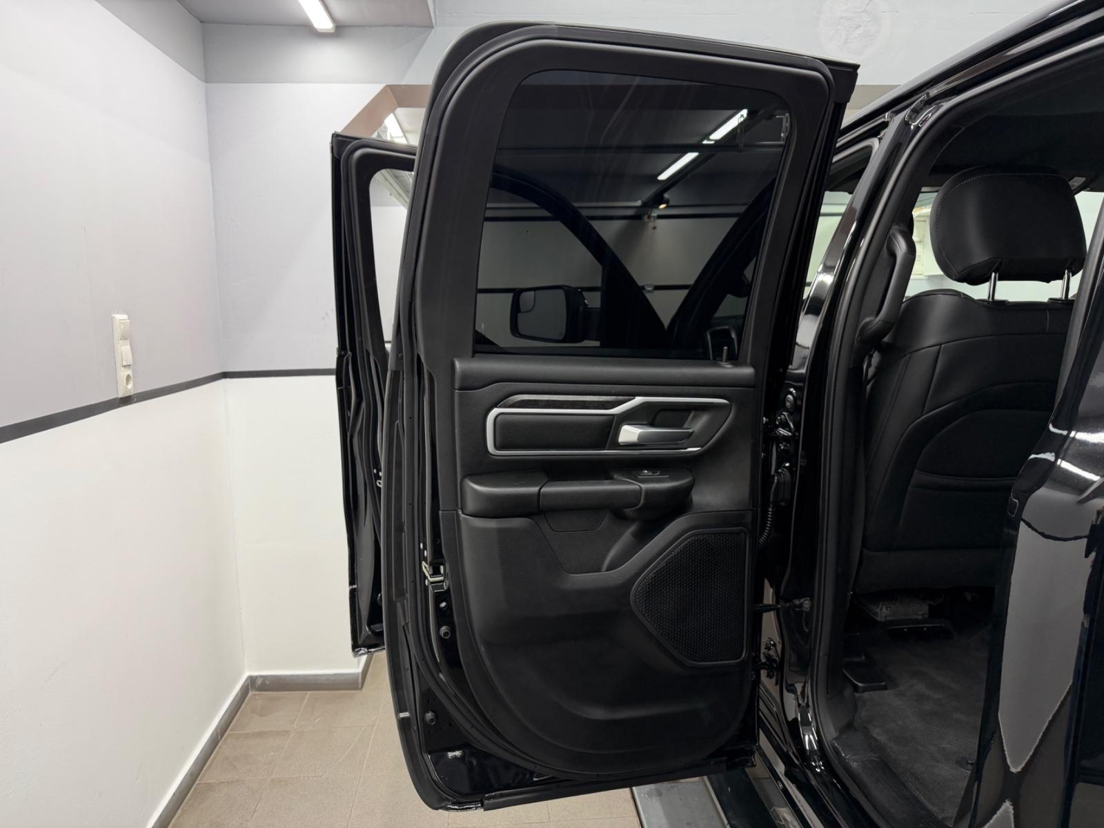 Dodge Ram 1500 5.7 V8 4X4 BigH QuadC*Lv2*Night Edition, миниатюра 30