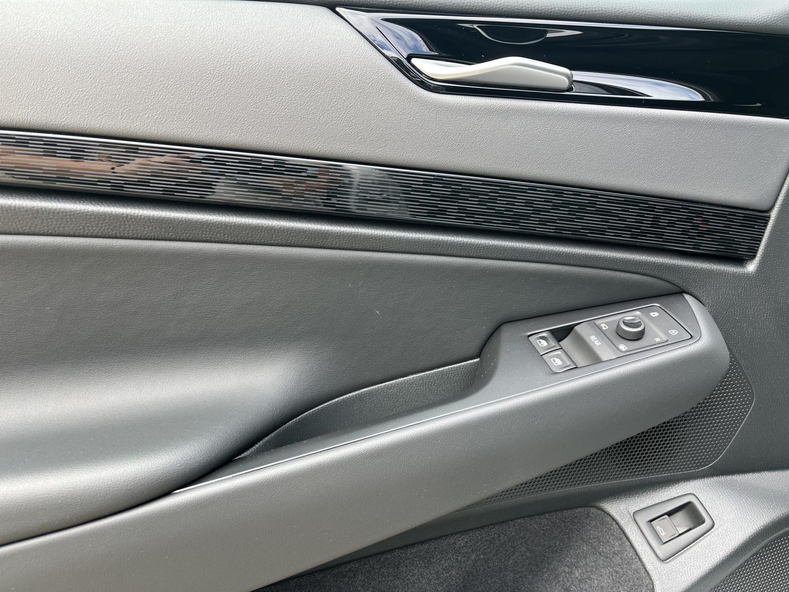 Volkswagen ID.7 Tourer Pro  HeadUp AHK Navi LED Kamera PDC 