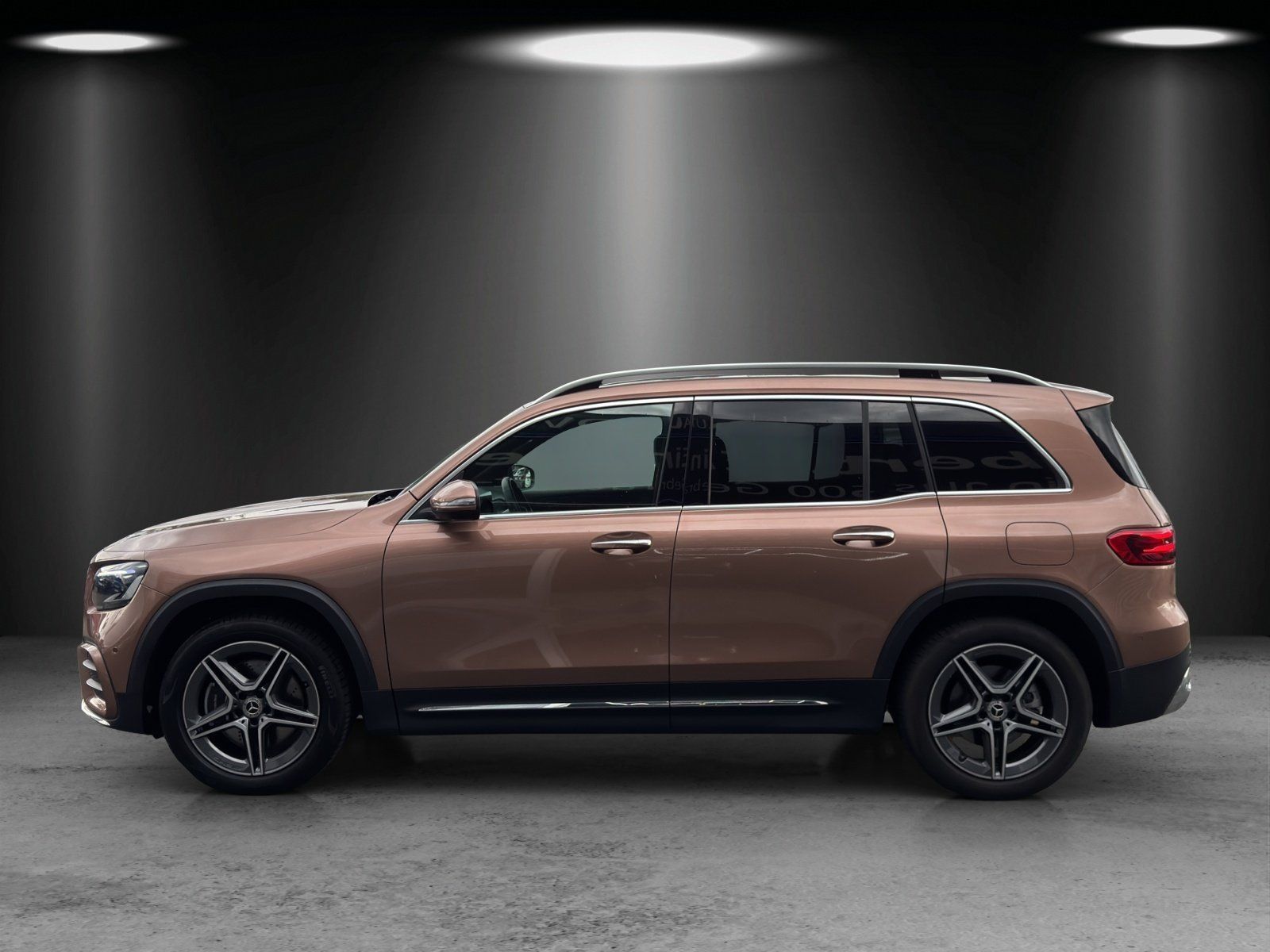 Fahrzeugabbildung Mercedes-Benz GLB250 4M AMG Prem DISTRO Pano AHK 7-Sitze KeyGo