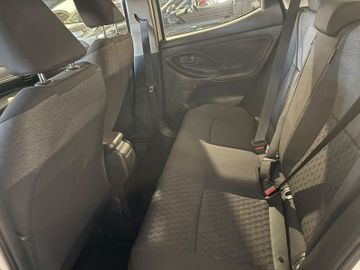 Toyota Yaris - 12