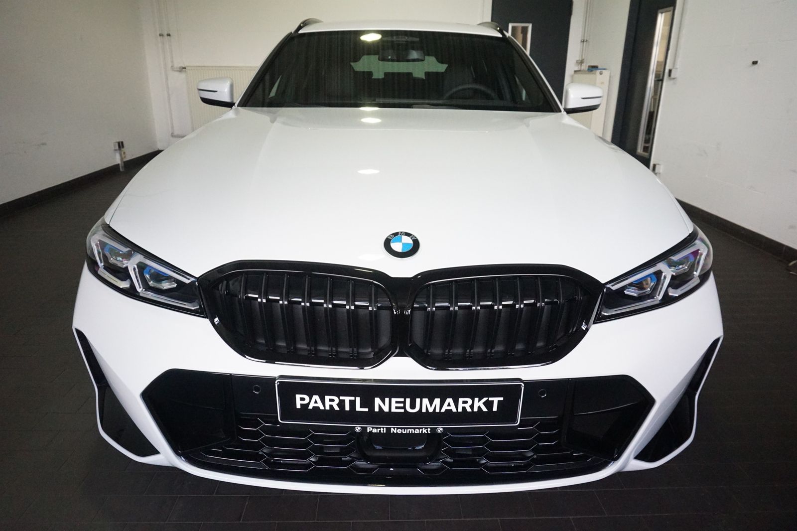 BMW 320d M-Sport NAVI adapLED AHK HUD ACC RFK foto 2
