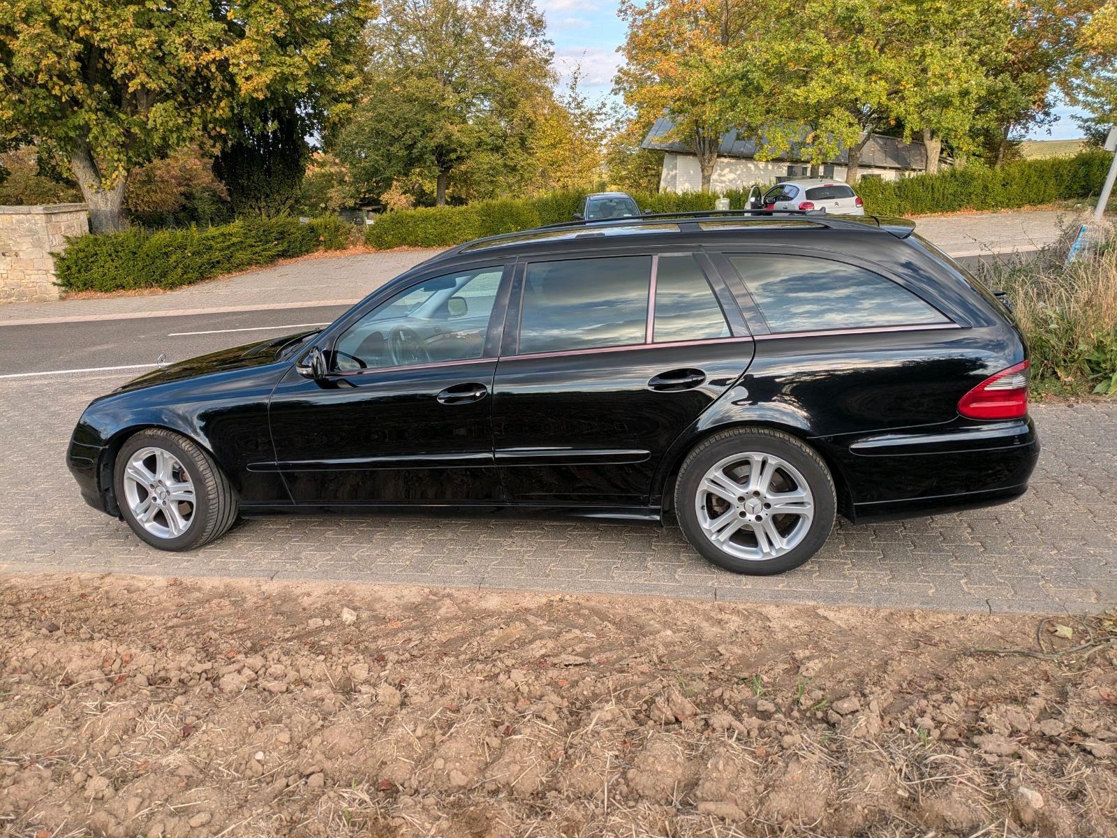 Mercedes-Benz E200 2008 — rear view
