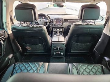 Volkswagen Touareg - 9