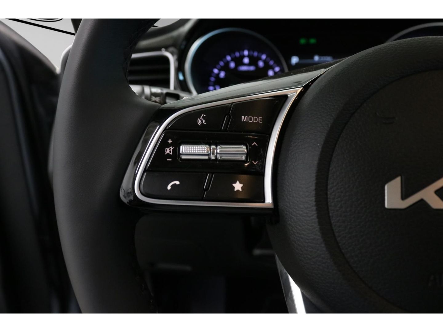 Fahrzeugabbildung Kia Ceed Spirit 1,5 Automatik Kamera Navi SHZ Tempom