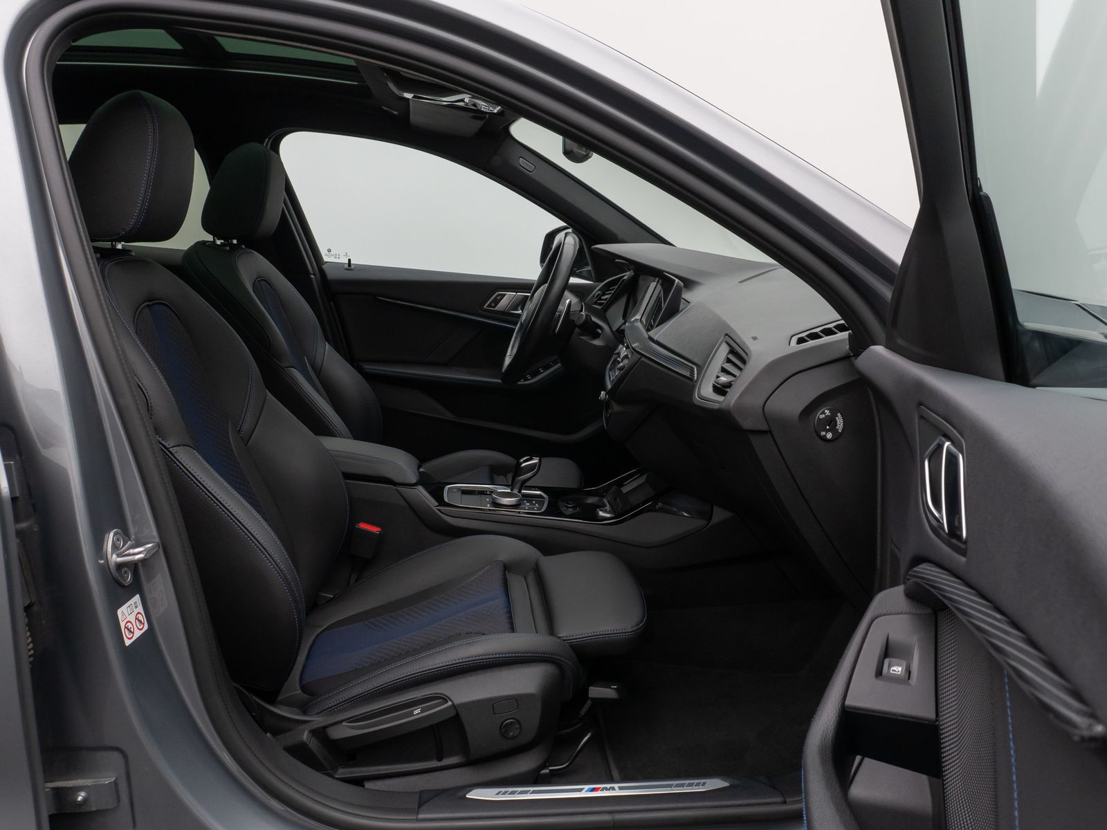 Fahrzeugabbildung BMW 120i M Sport Panorama PDC DAB Lenkrhzg Komfort