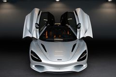 MCLAREN 750S - B&W Lift Elite Paint Carbon Interior 360°