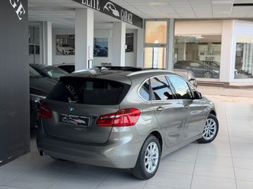 BMW 218 - 6