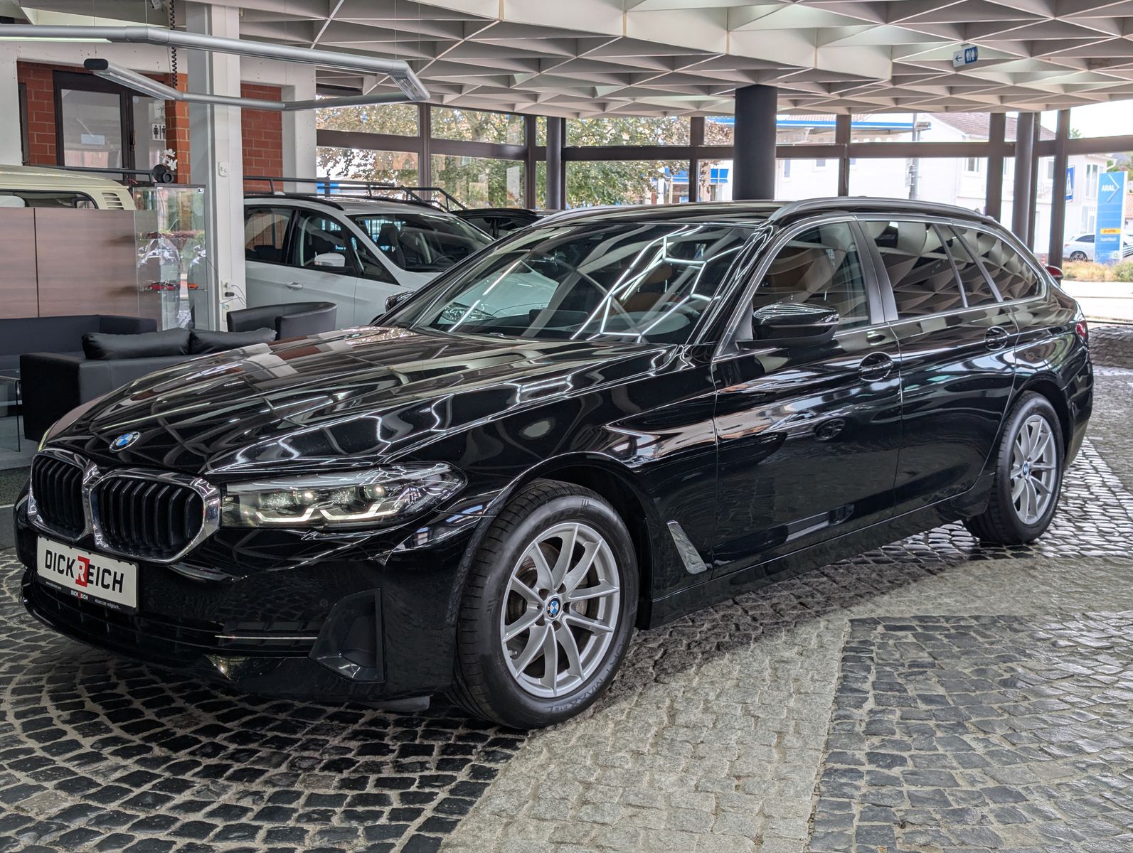 Fahrzeugabbildung BMW 520d M Sport MHEV LEDER HUD AMBI LED APP 4xSHZ