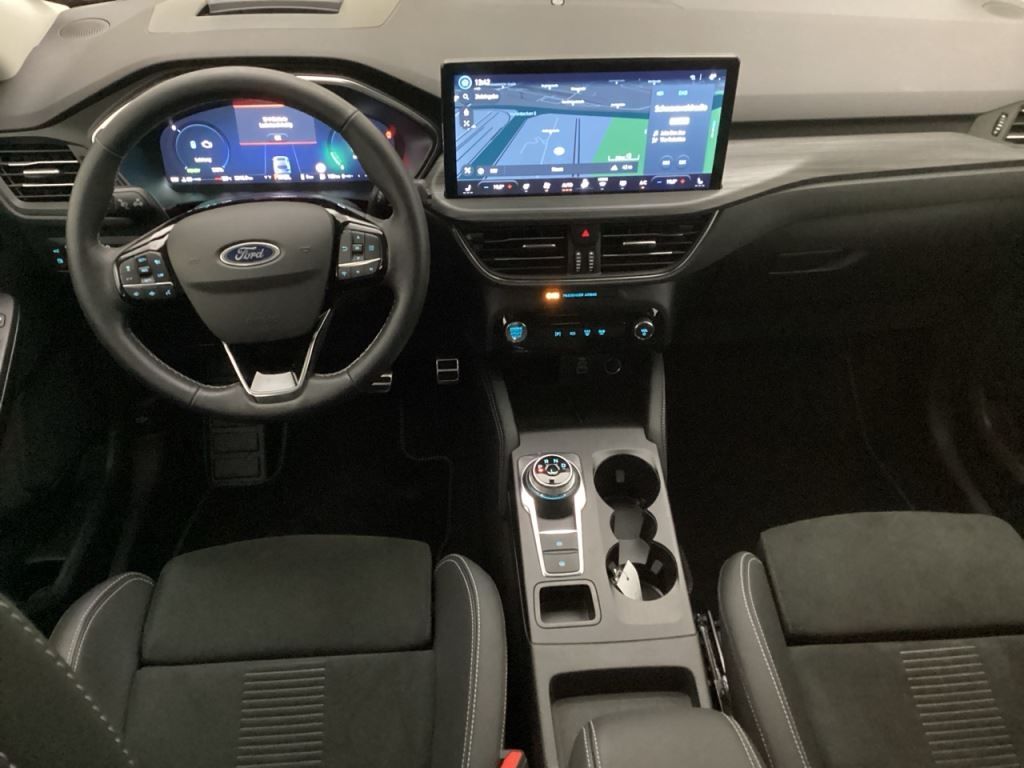 Fahrzeugabbildung Ford Kuga Plug-In Hybrid Active X HUD Navi Digitales