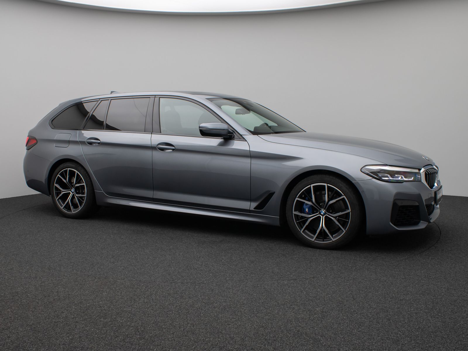 Fahrzeugabbildung BMW 540i xD M Sport Panorama DAB H/K DispKey 19Zoll