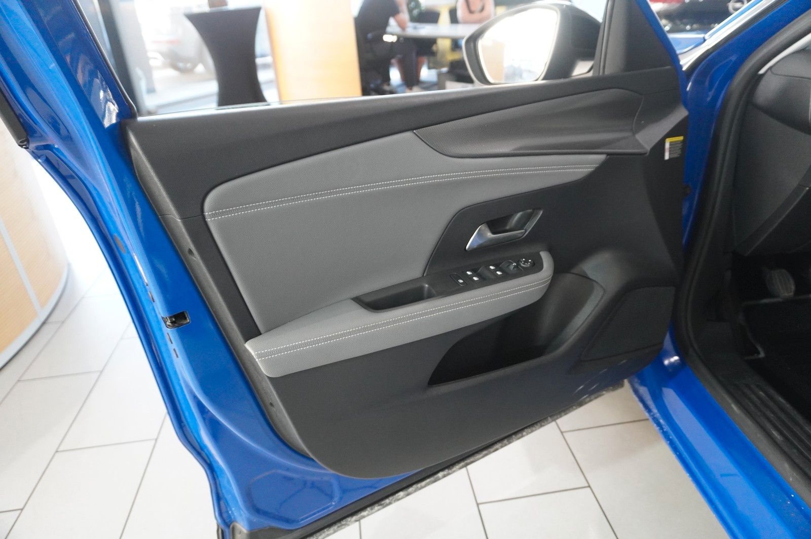 Fahrzeugabbildung Opel Mokka ELEGANCE 1.2T NAVI/LED/KAMERA/SPORT/SH/DAB