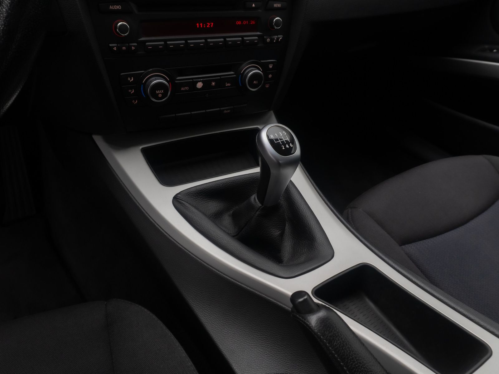 Fahrzeugabbildung BMW 318i Tempomat XenonPDC Komfort Sportsitz 17"WR