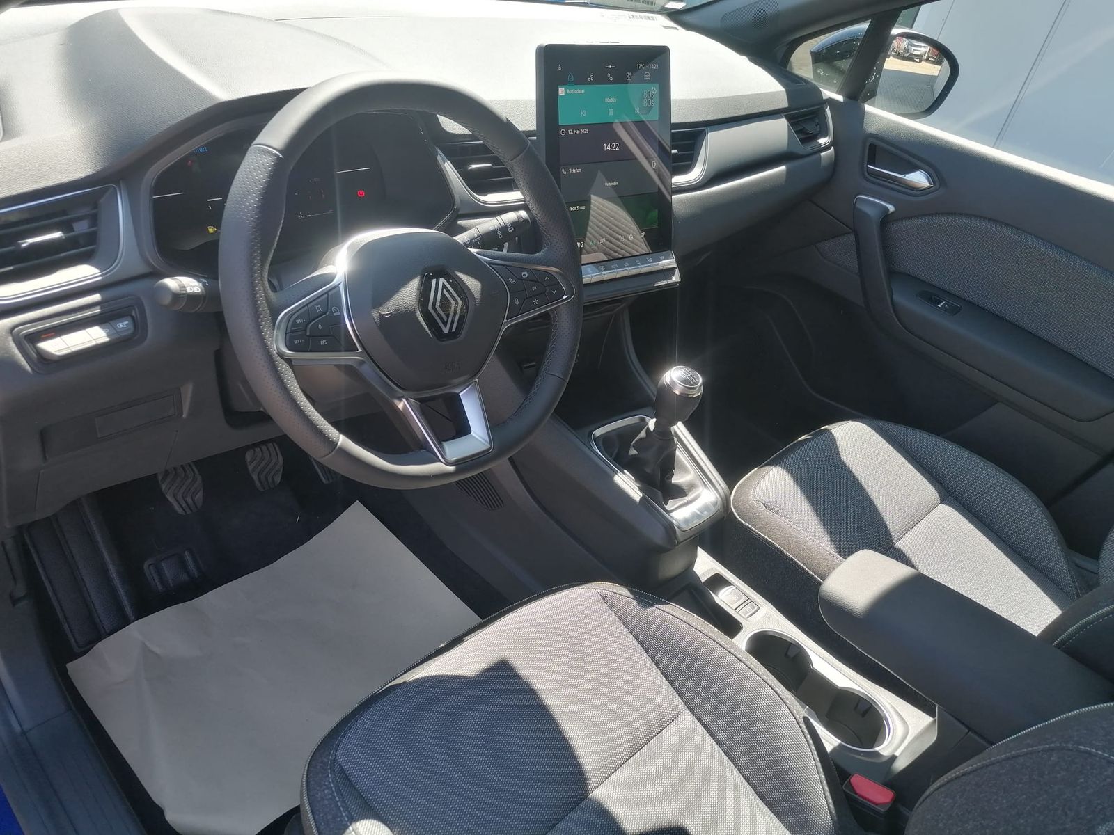 Fahrzeugabbildung Renault Captur TCe 90 TECHNO WINTERPAKET ALU 18"