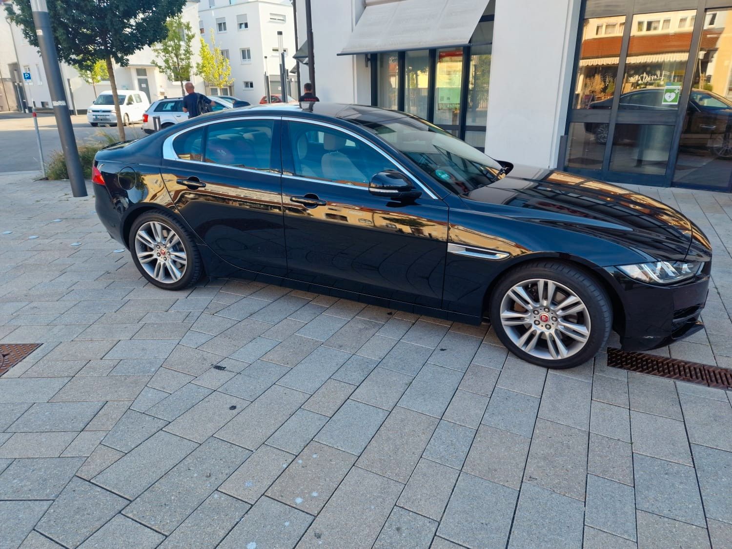 JAGUAR XE