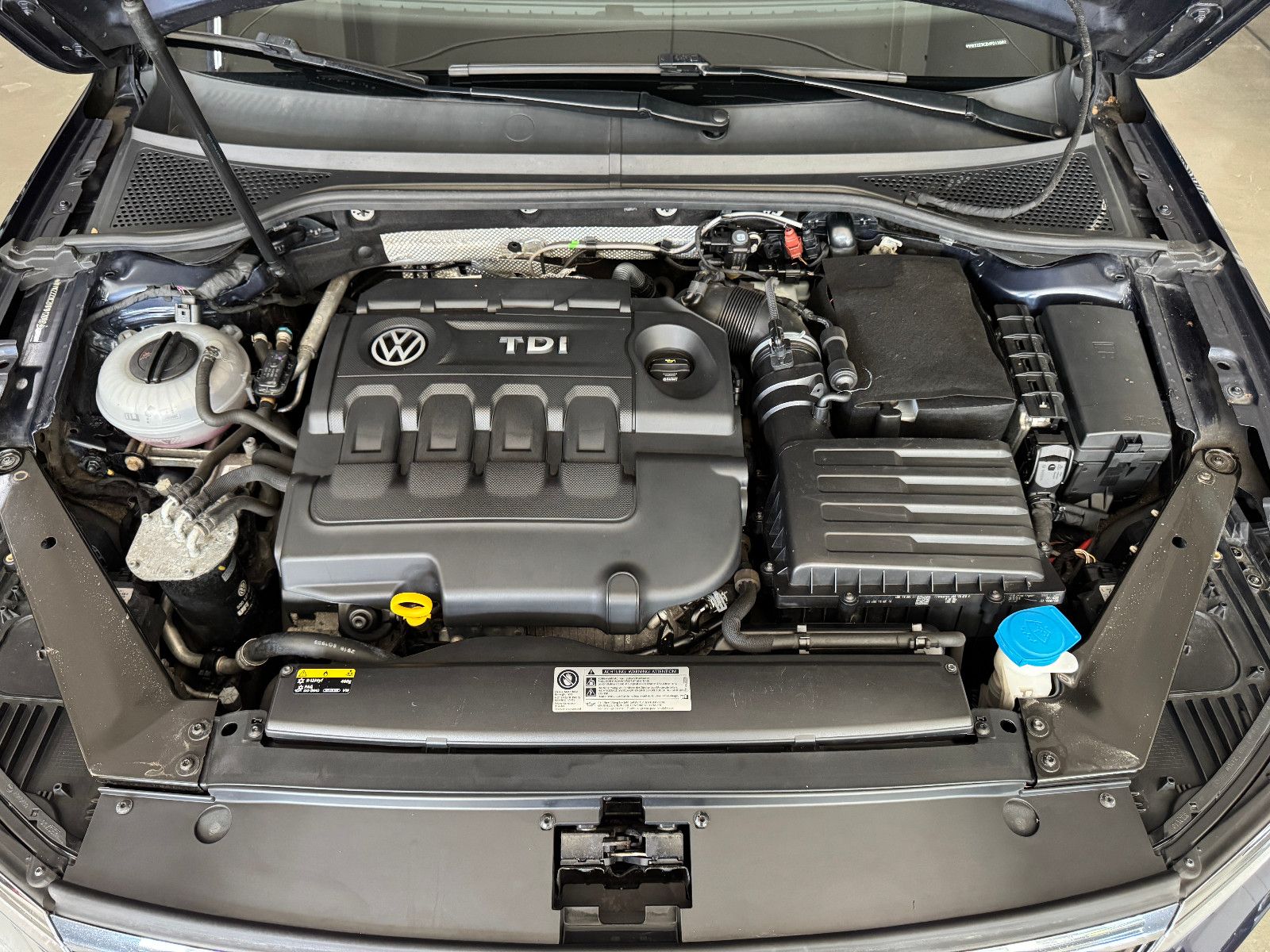 Fahrzeugabbildung Volkswagen Passat 2.0 TDI DSG COMFORTLINE NAVI LED AHK ACC