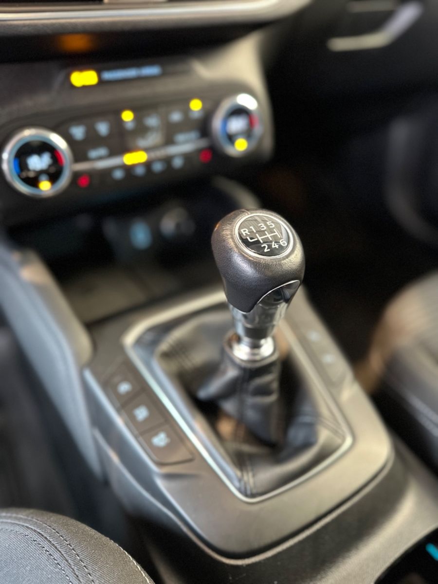 Fahrzeugabbildung Ford Focus Lim. Titanium - Diesel