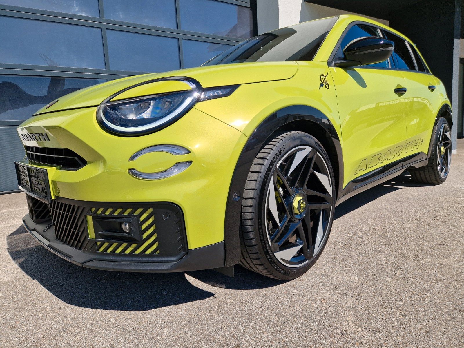 Abarth 600e*SCORPIONISSIMA*SOUNDPAKET*NETTO € 25825.-*