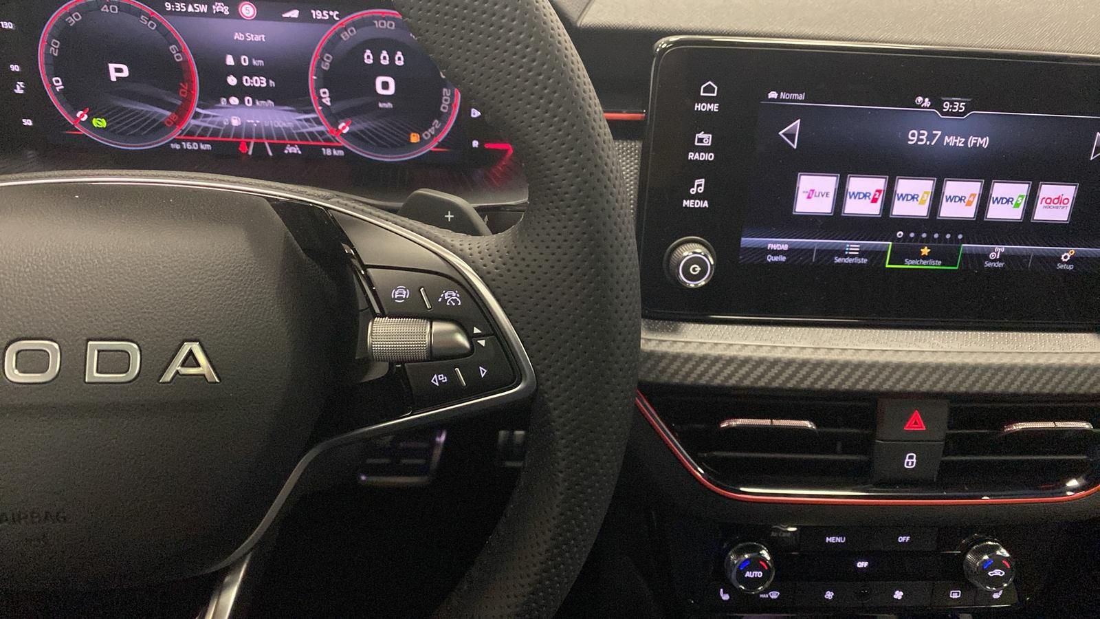 Fahrzeugabbildung SKODA Kamiq Monte Carlo 1.5TSI DSG+AHK+MATRIX+PANO+ACC