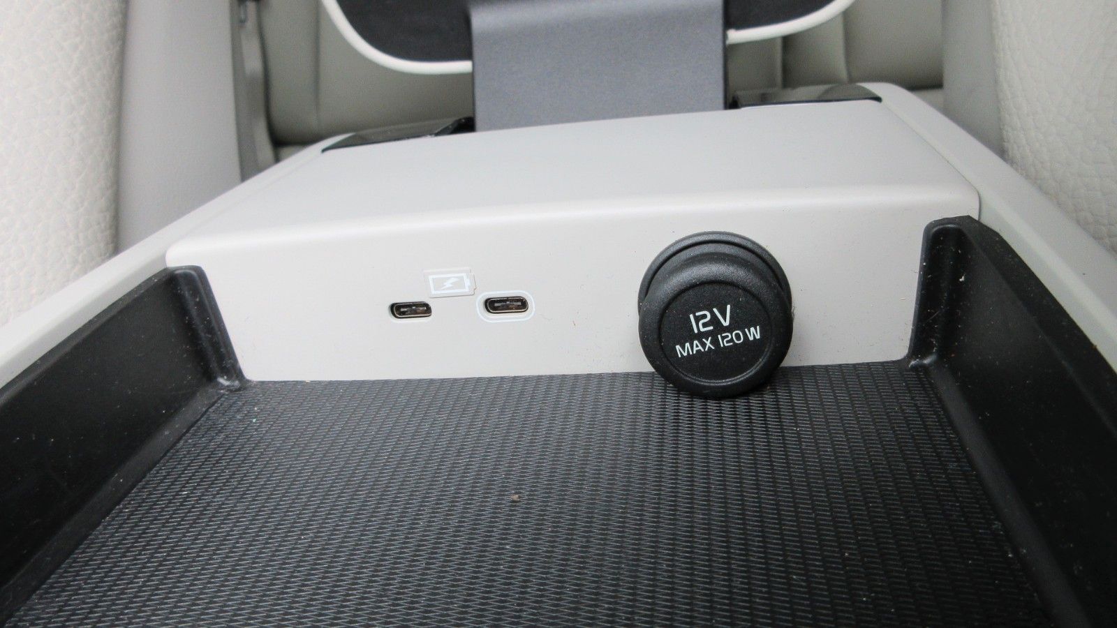 Fahrzeugabbildung Volvo V60 T8 Plus Bright | AHK |