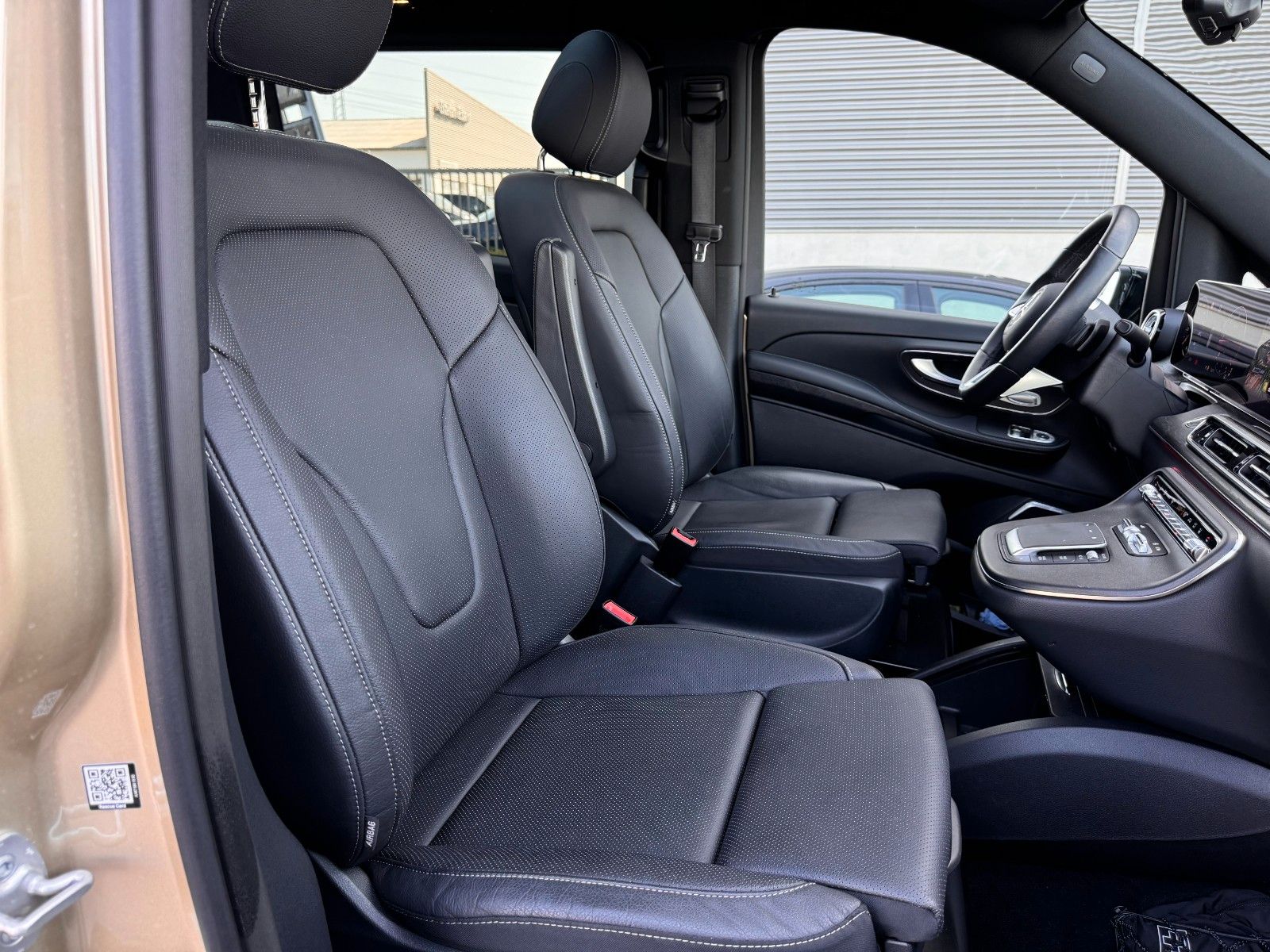 Fahrzeugabbildung Mercedes-Benz V 300 d 4MATIC AVA AMG AIRMATIC AHK DISTRONIC