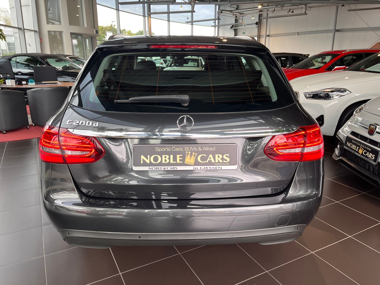 Fahrzeugabbildung Mercedes-Benz C 200 d T LEDER LED NAV SHZ PDC 18"