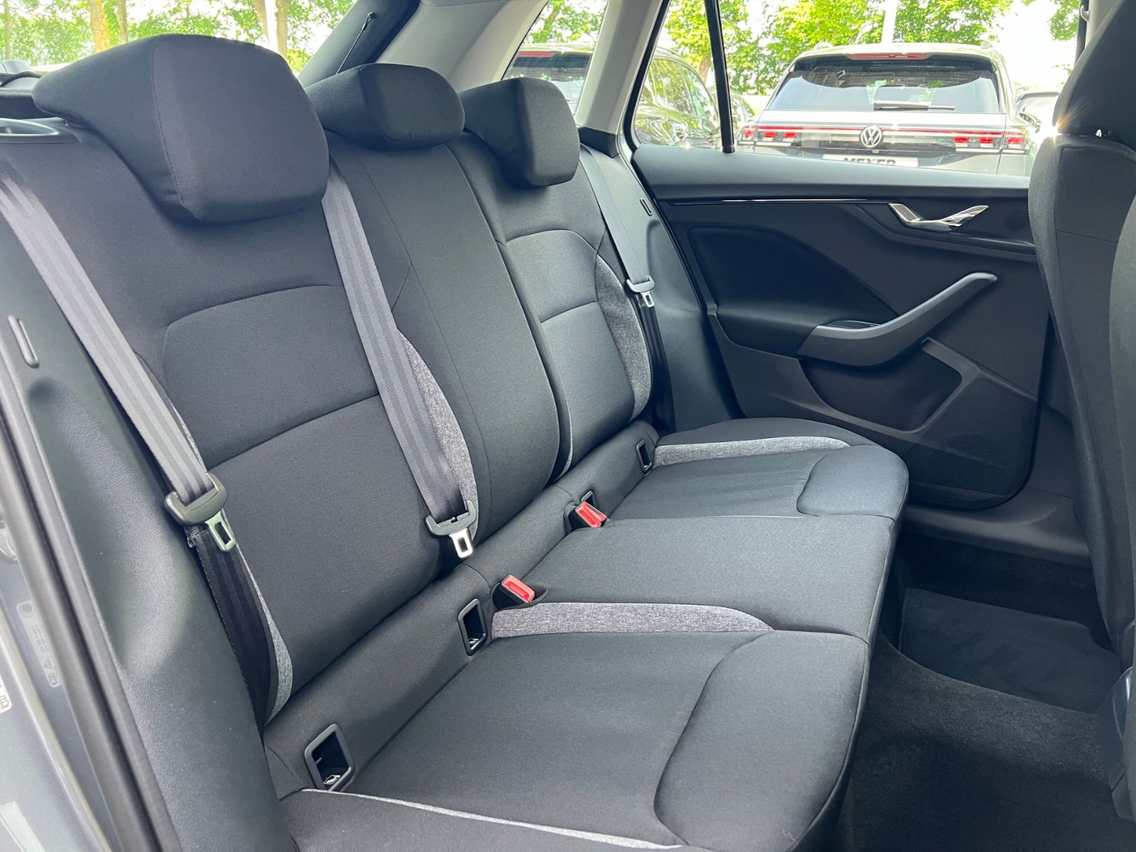 Fahrzeugabbildung SKODA Kamiq Essence 1.0 TSI DSG *Vorb. AHK, LED, Sitzh