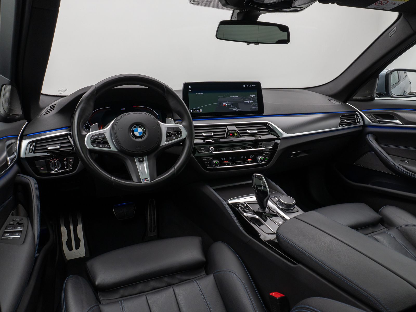 Fahrzeugabbildung BMW 540i xD M Sport Panorama DAB H/K DispKey 19Zoll