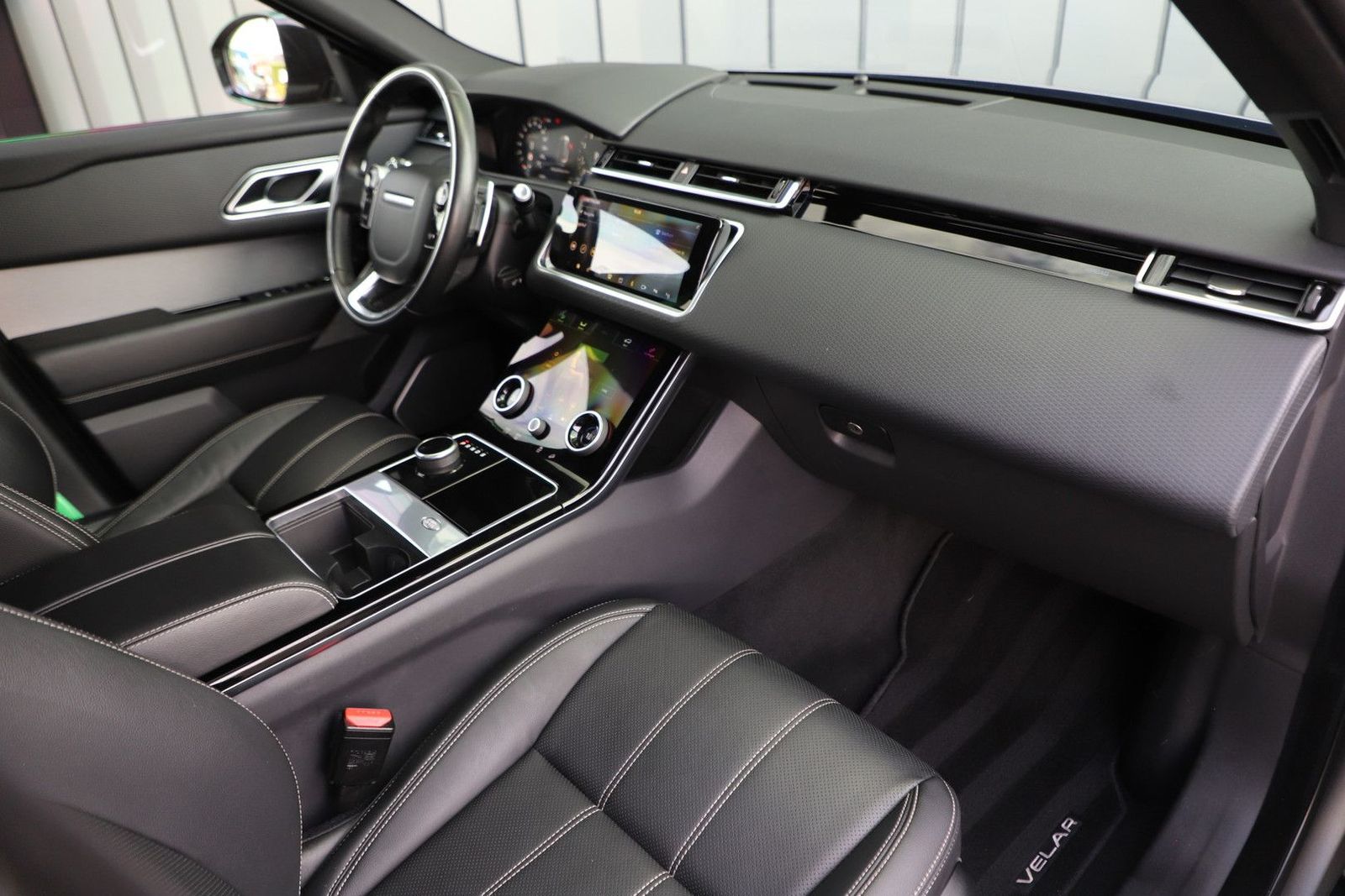 Land Rover Range Rover Velar 2.0 P300 Turbo AWD R-Dynamic | imagem 2