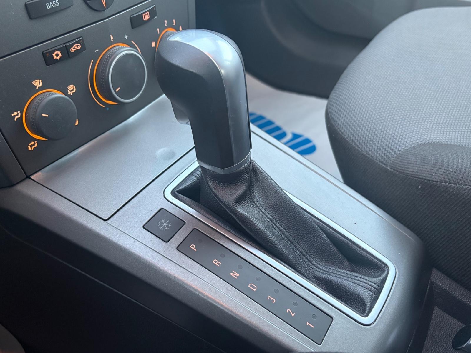 Opel Astra 2004 — photo 14