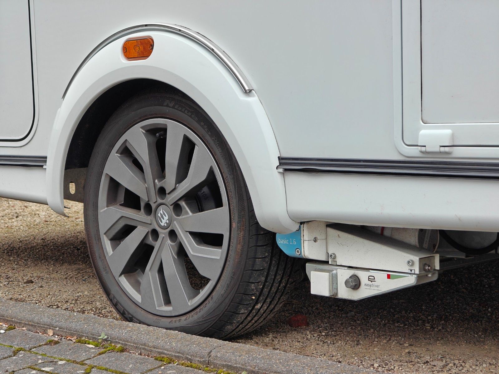 Fahrzeugabbildung Knaus Sport 400 QD EPower Selection - Mover, Klima -