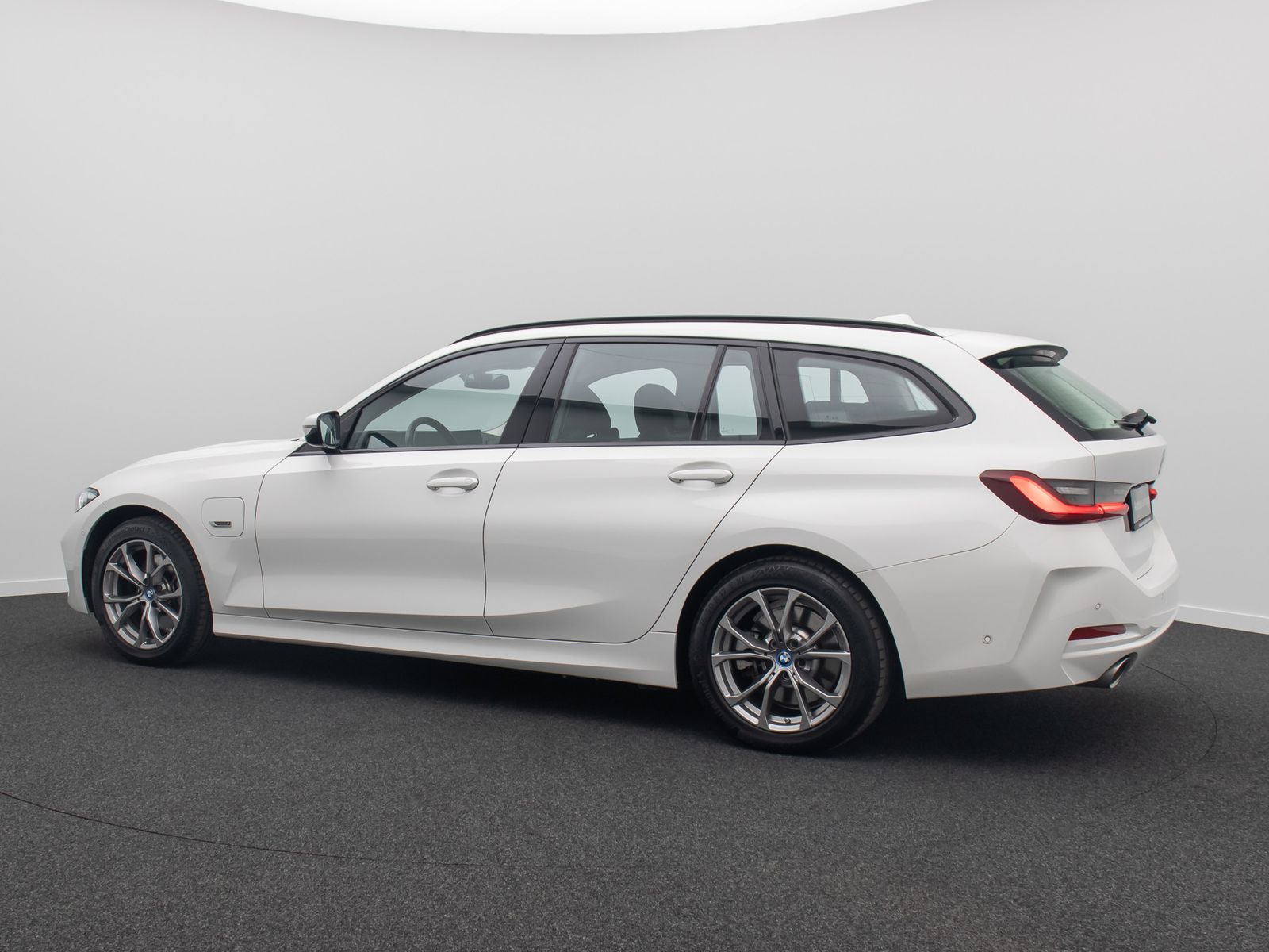 Fahrzeugabbildung BMW 320e Stop&Go AHK Kamera DAB Sportsitz DrivAssist