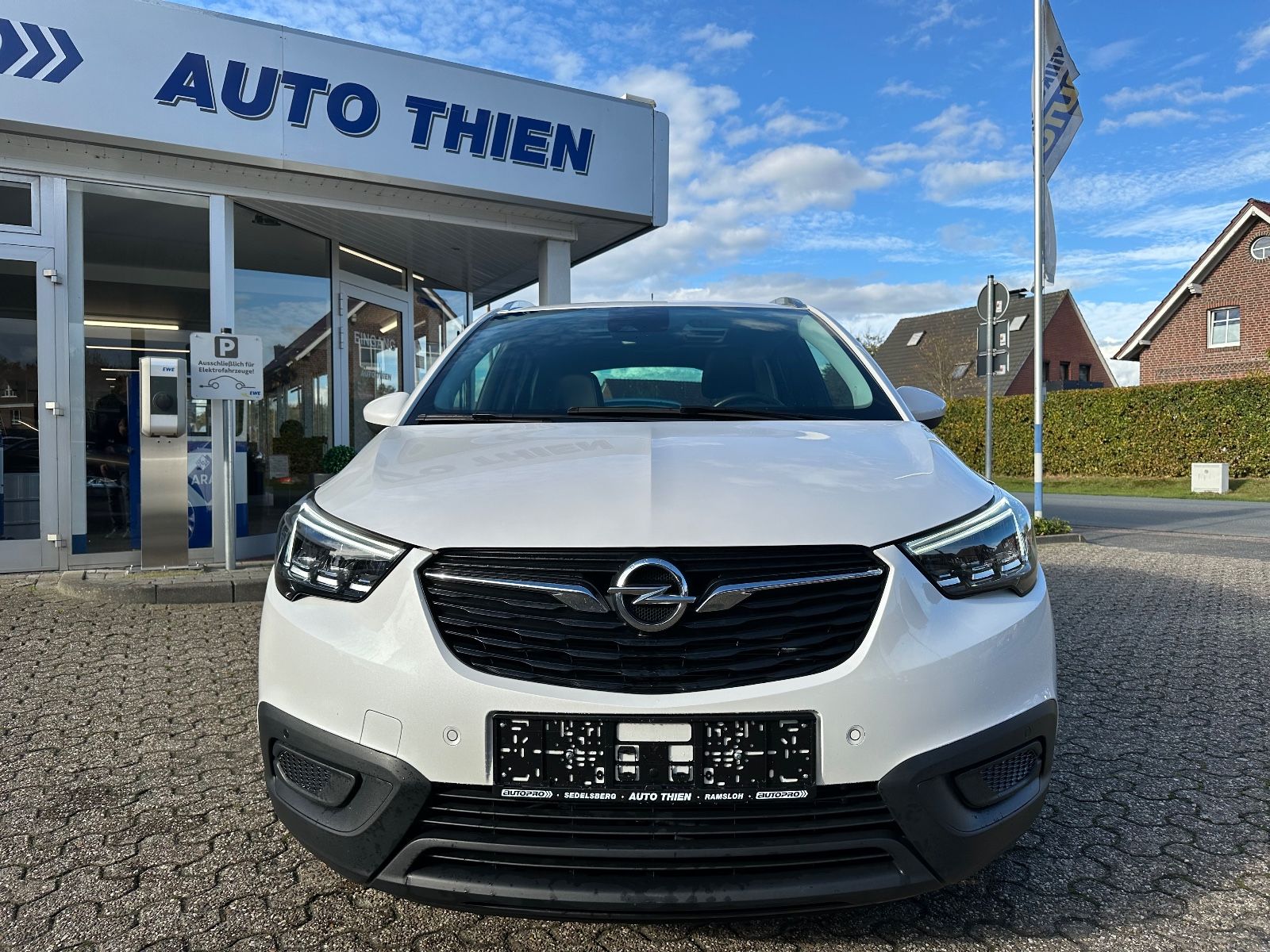 Fahrzeugabbildung Opel Crossland 1.6 D Edition AHK/Pano/LED/Keyless/GRA