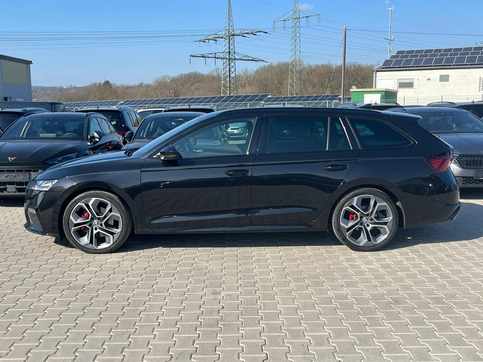Fahrzeugabbildung SKODA Octavia 2.0 TDI RS DSG AHK*LED*19"HUD*KAMERA*ACC