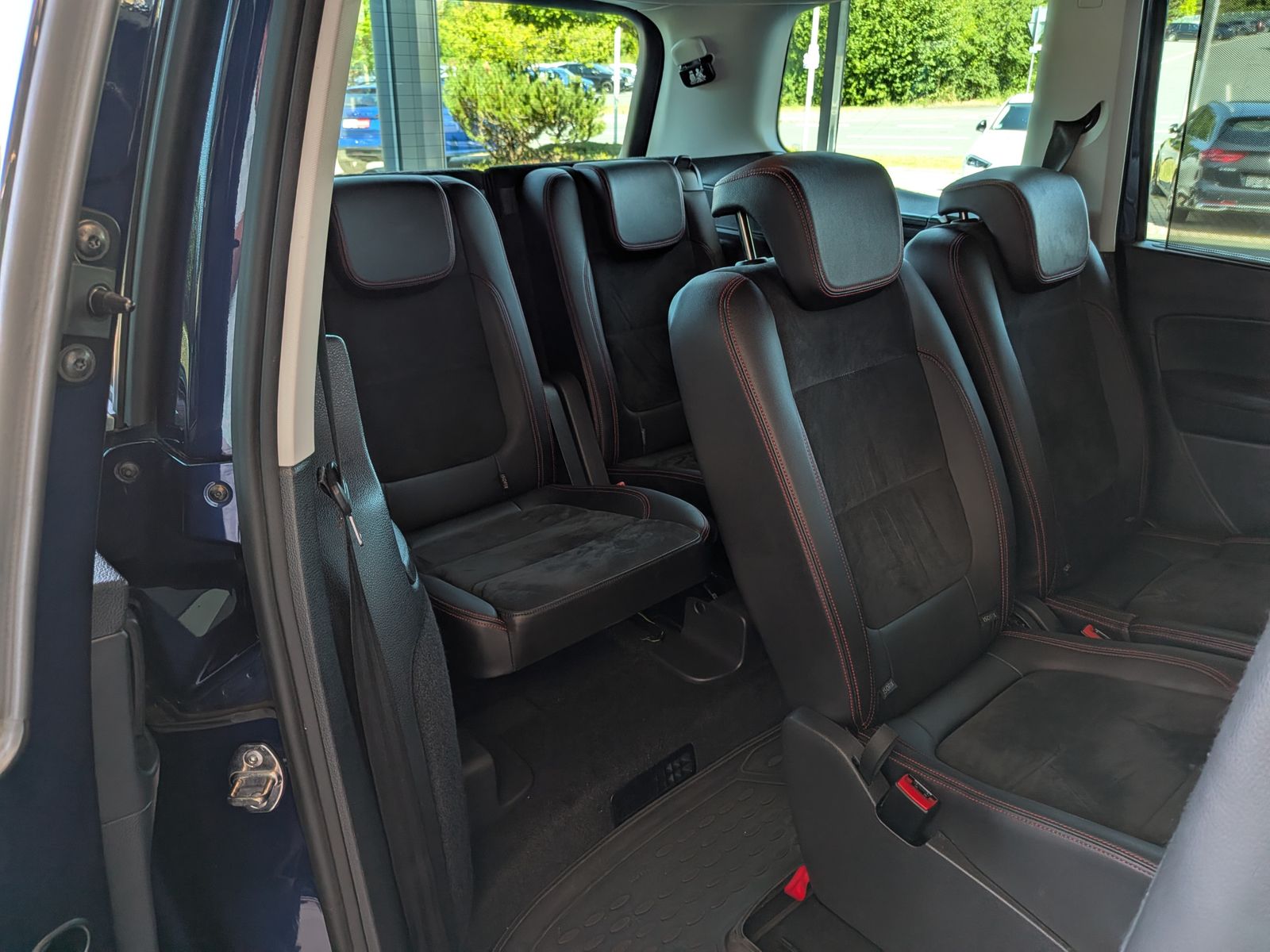 Fahrzeugabbildung SEAT Alhambra FR-Line Allrad BI-Xenon Cam 7-Sitz AHK